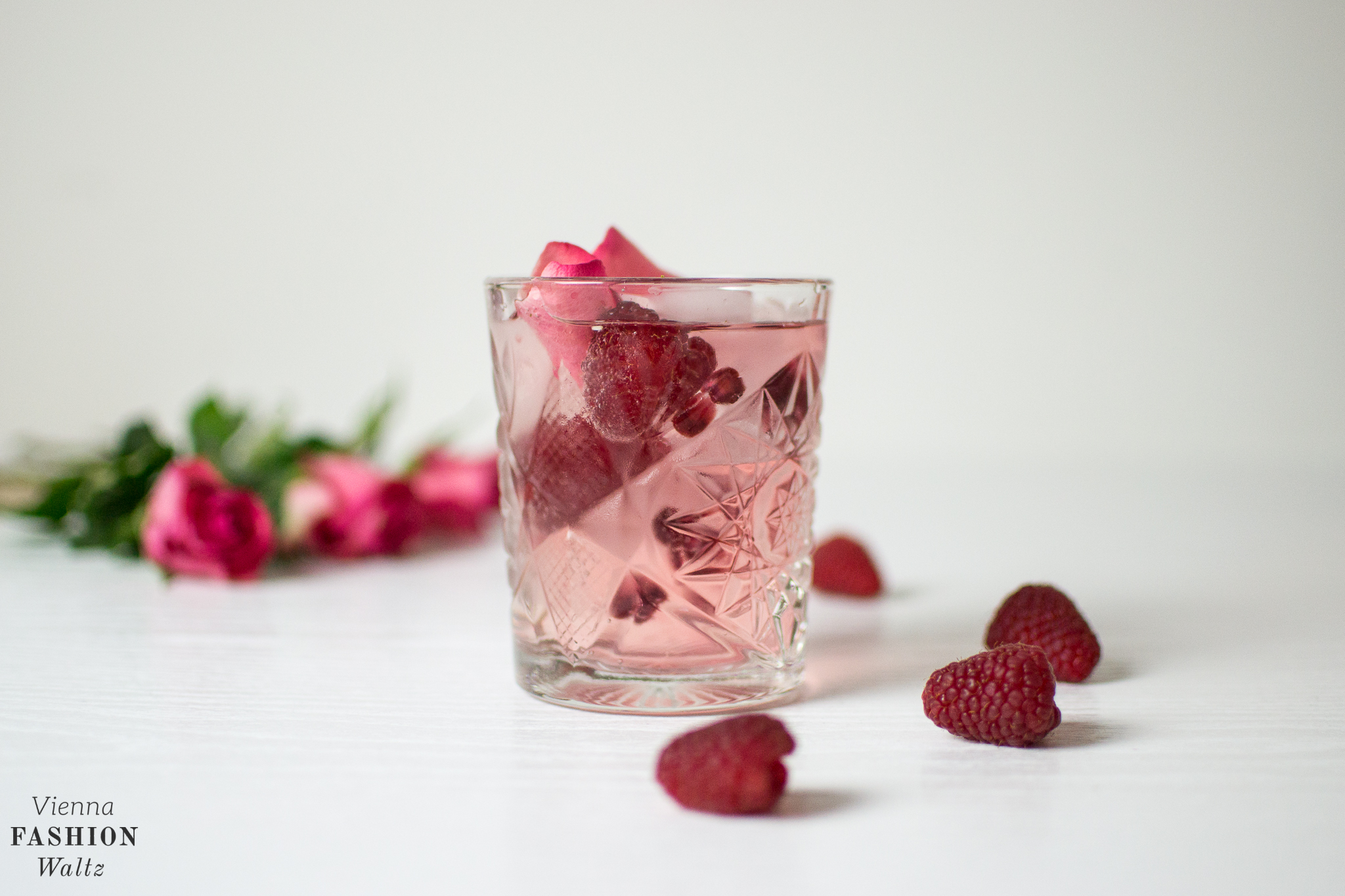 Raspberry Rose Aeijst Gin and Tonic Food Fashion Lifestyle Blog Wien Austria Österreich www.viennafashionwaltz.com Valentins Day