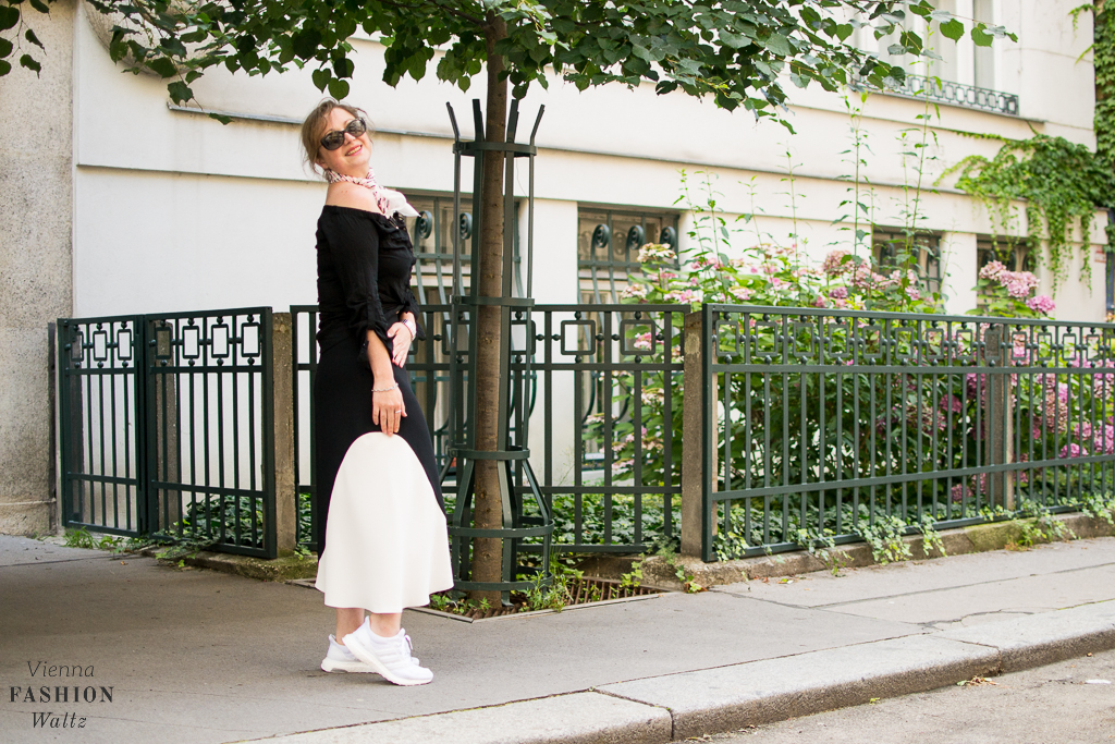 Streetstyle: Rock the Streets with a Midi Skirt and Adidas Sneakers! Fashionblog Wien Österreich www.viennafashionwaltz.com White Midi Skirt and other stories (17 von 19)