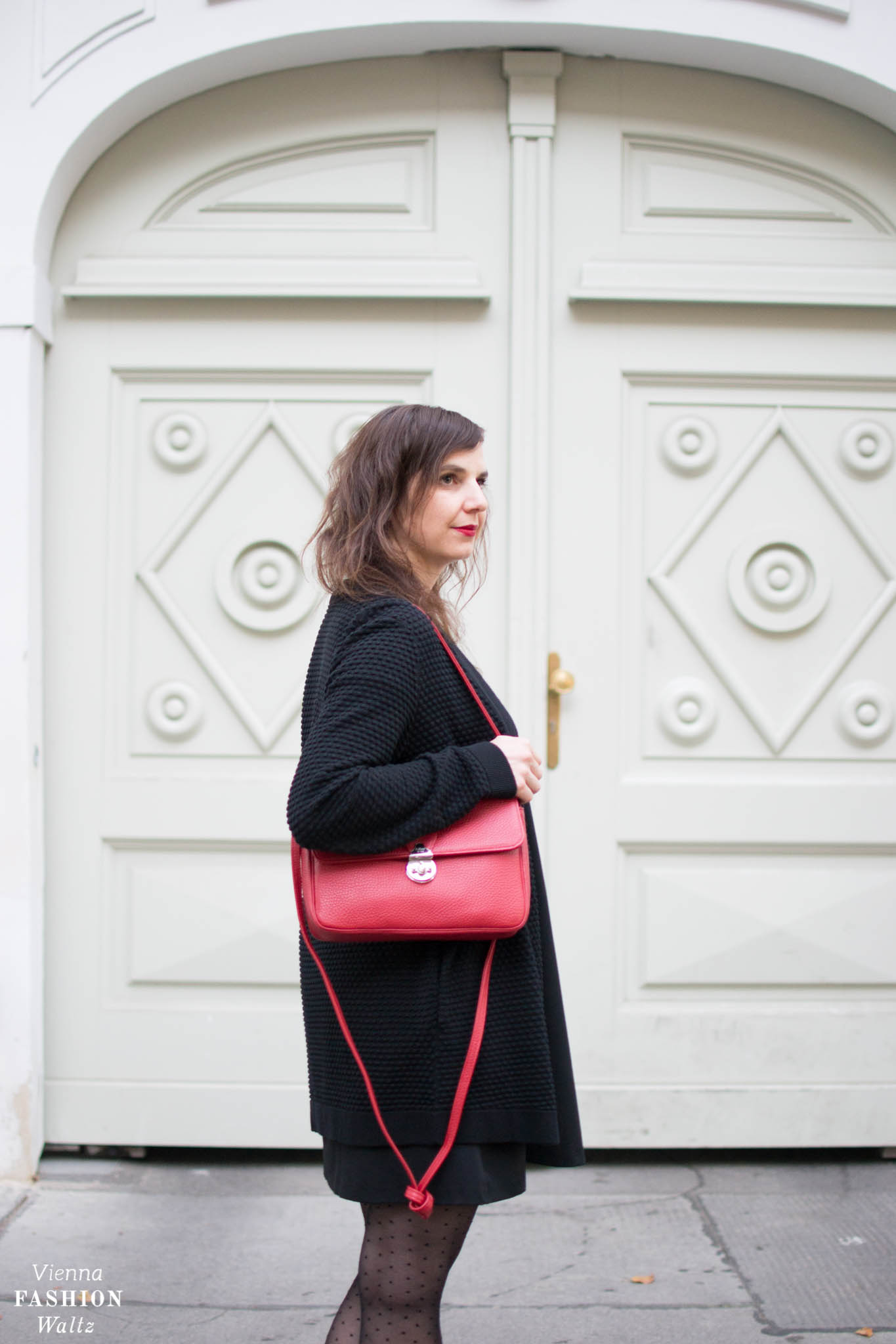 Rote It-Bag aus Wien R.Horns Polka Dot Outfit