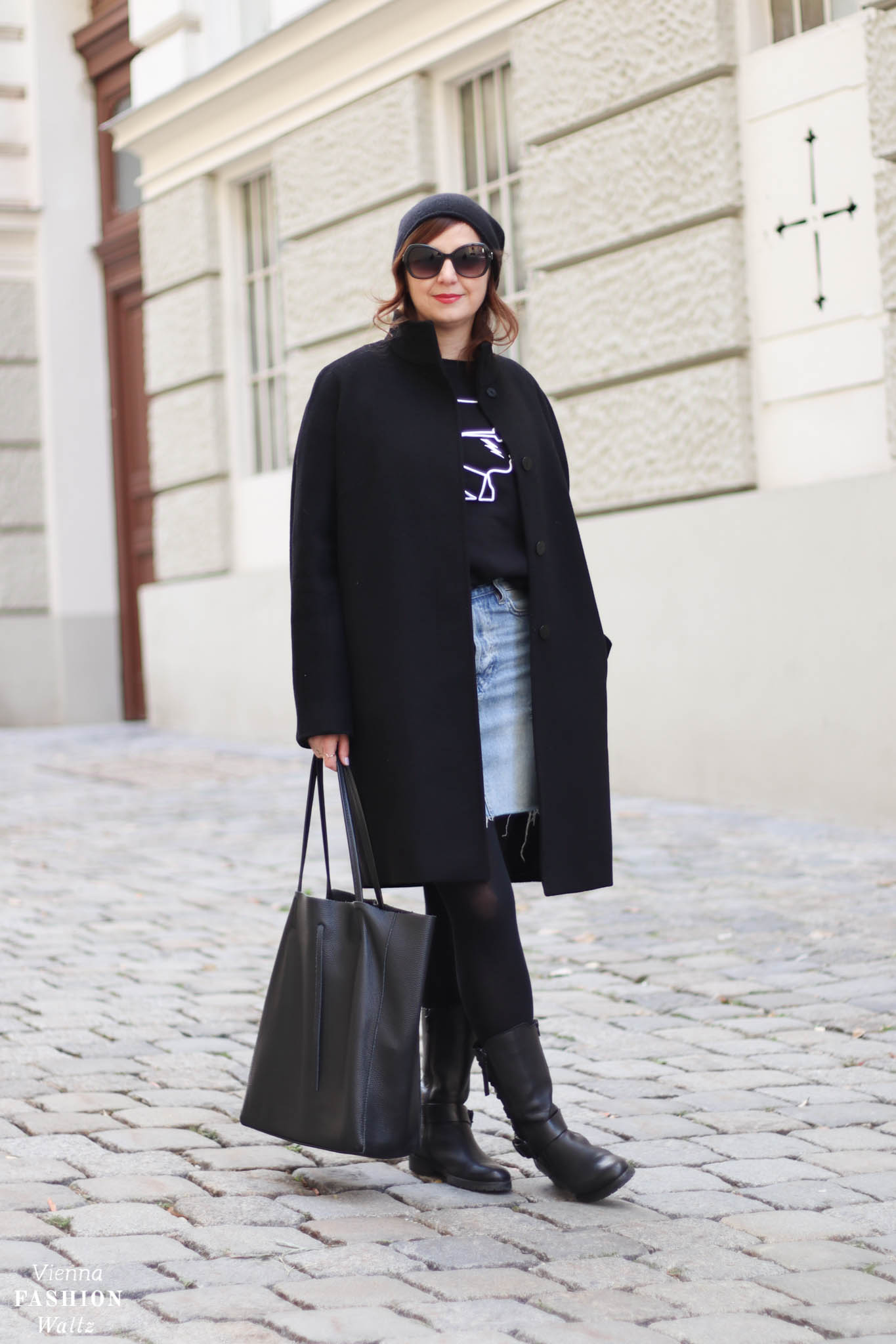 Sweater Weather mit Karl Lagerfeld und H&M Jeansmini, Swarovski Brille Falke Strumpfhose Blog