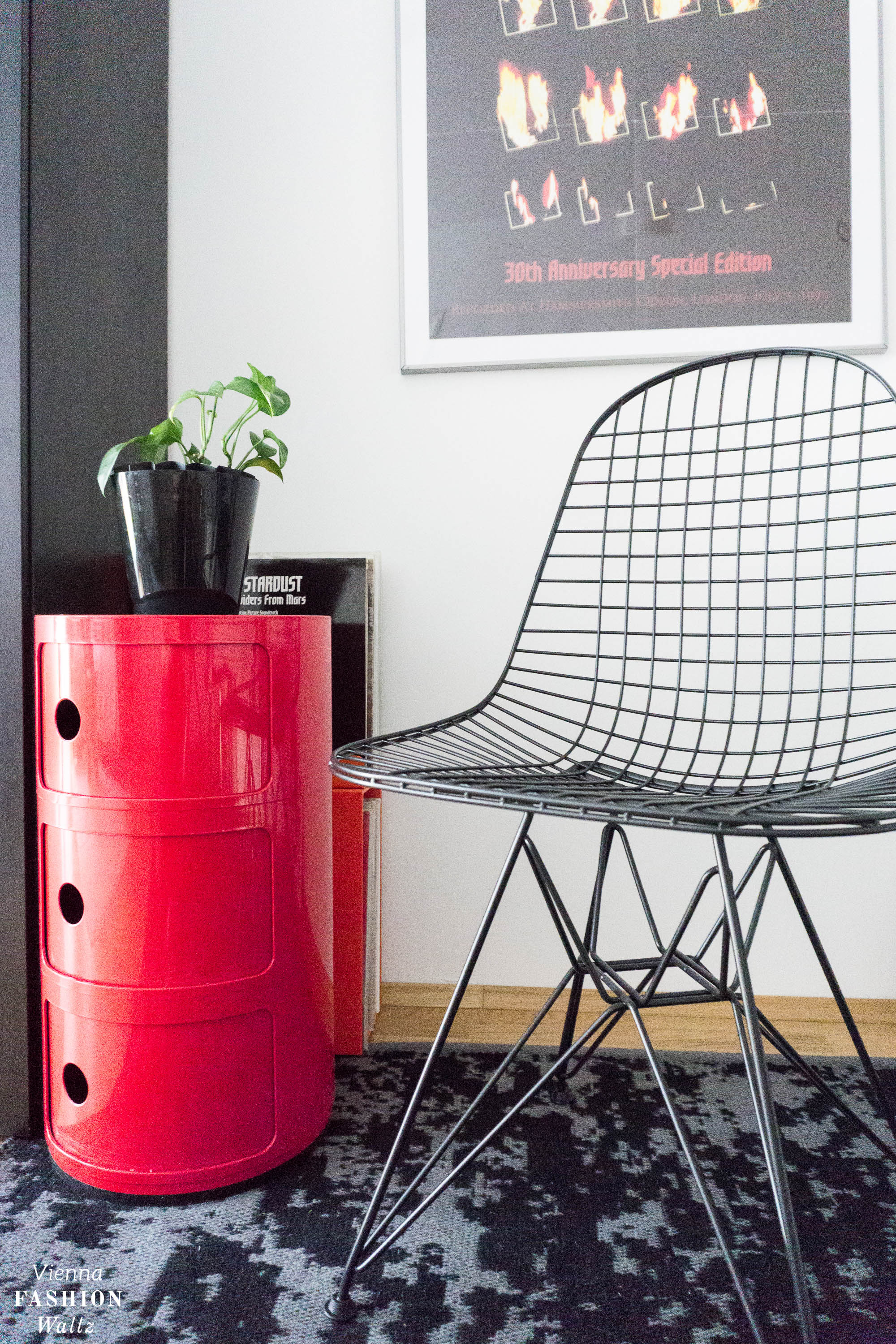 Eames Componibili, Kartell, Designklassiker fürs rote Vintage Esszimmer, Vitra Wire Chair, rot, Wohnideen,